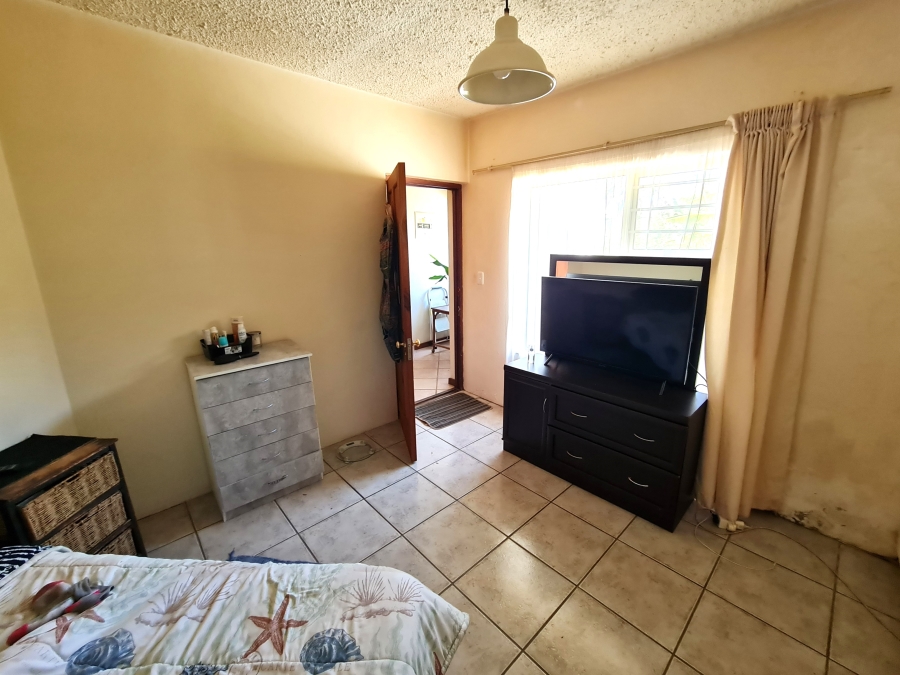 5 Bedroom Property for Sale in Wavecrest Eastern Cape